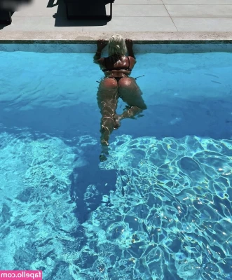 Blondiihell - I'm deleting these from vault of my Iphone 2020 leak!! be sure to get