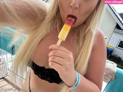 Blondiihell - Taste me