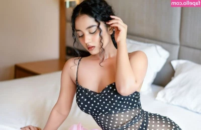 Sneha Biswas [ sneha-biswas ] - Would you nibble on my lips?🐱👄