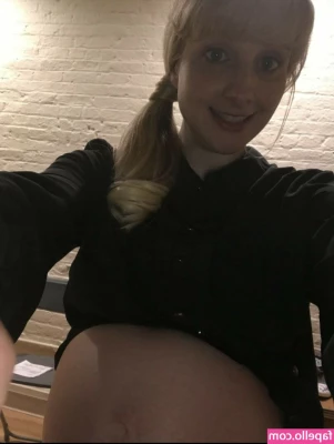 Melissa Rauch [ melissa-rauch ] - I love being a bar slut
