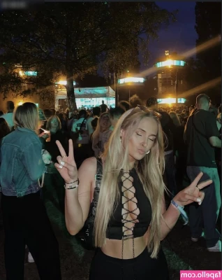 Jasmin Eller [ jasmin-eller ] - Dang the booze made my vagina so hot inside 😂.