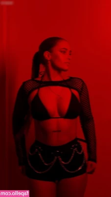 Jasmin Eller [ jasmin-eller ] - I woke up craving something long and hard today 😈