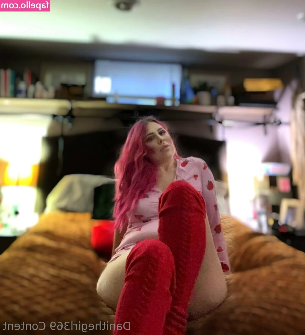 [ danithegirl369 ] - Sent out my daily pics to those with rebill on lt 3