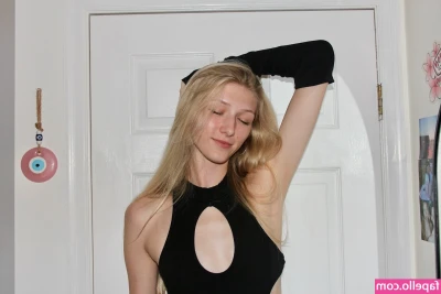 Julia Fox [ julia-fox-2 ] - Can I tempt you with some of this 👀