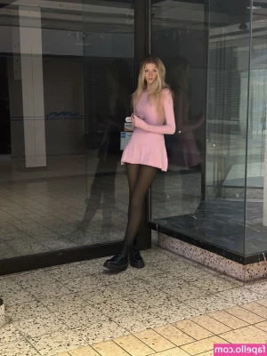Julia Fox [ julia-fox-2 ] - So weak for my new nail color....