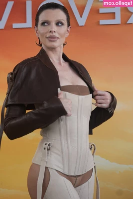 Julia Fox [ julia-fox-2 ] - Naked again