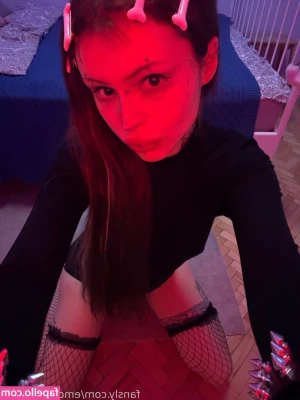 Emoangel2002 - Do you like when I talk dirty to you babe? What about when I twerk