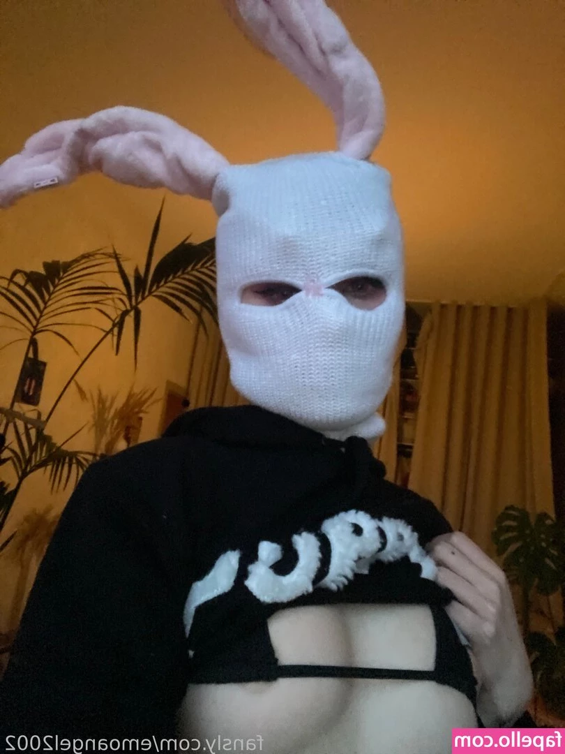 Emoangel2002 - Come claim your hole 😘