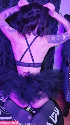 Remainz0ftheday - Shall we play a game     I want to give a free fully nude full body
