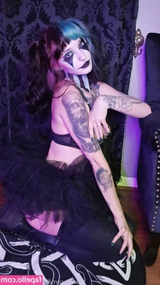 Remainz0ftheday - I like the gothic outfits