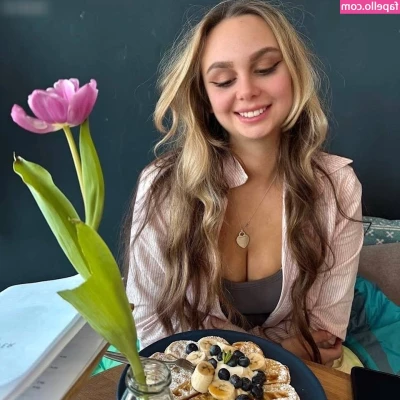livieschaefer - What bra ? See the rest 5$ 😈👅