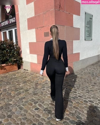valonaash - Can y’all please tell summer to hurry I need that vitamin