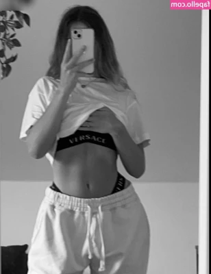 Wieke - Wild Alexis