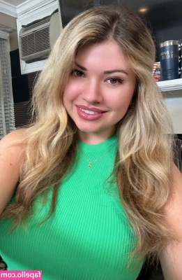 Natalie Winters [ natalie-winters ] - Just back from the pumpkin patch and my feet are so sore! Come rub