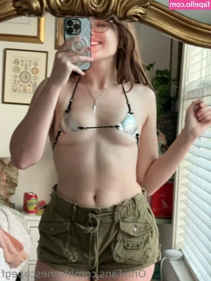 RLrunescapeGF [ rlrunescapegf-5 ] - The sun   on my skin had my pussey tingle so decide to ride in the sun