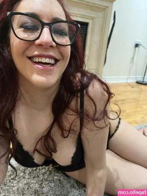 vedascott - My stretch marks look hot, we love seeing evidence of the booty