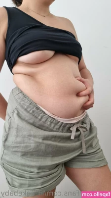 lil_cakebaby [ lil-cakebaby ] - Estoy revisando el celu y tengo muchas cosas privadas que nunca subí