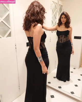Mrunal Thakur [ mrunal-thakur ] - So on next Saturday I m gonna release my first porn video  called the