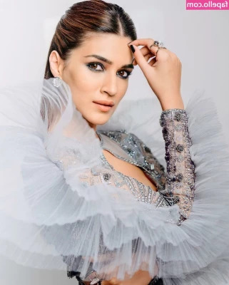 Kriti Sanon [ kriti-sanon ] - Al  mare