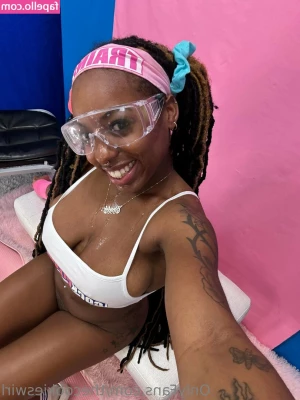 thecookieswirl - Wanna help me take this off