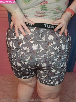 curvymonstergirlfree - From a little sexting session that I’m new to.. ☺️ Definitely