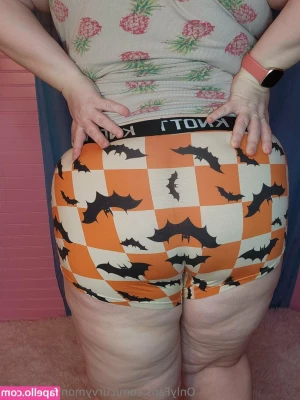 curvymonstergirlfree - this ones dedicated to those that are interested in some glowy