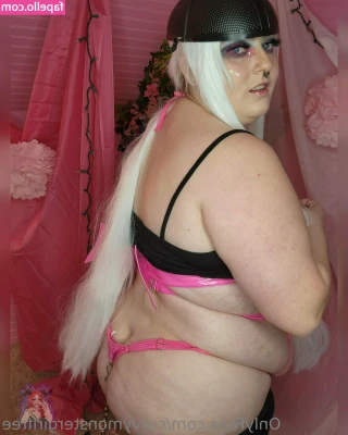 curvymonstergirlfree - hope everyone s having a good day so far xx