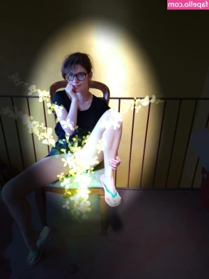 Sara Bell [ sara-bell ] - Im your valentine date, daddy