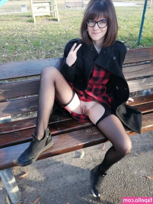 Sara Bell [ sara-bell ] - How much do you want me  Prove it with a rich tip