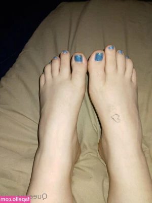 queenbee_03 [ queenbee-03 ] - Come play with me baby 😏