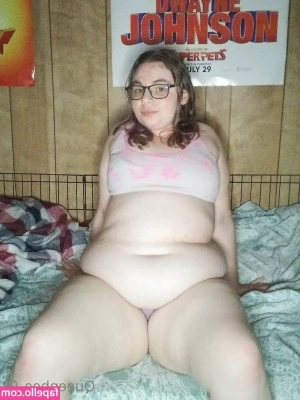 queenbee_03 [ queenbee-03 ] - THE ALPHA MALE PENETRATES THE LOSER Hahahah THE BETA ONLY DESERVES TO