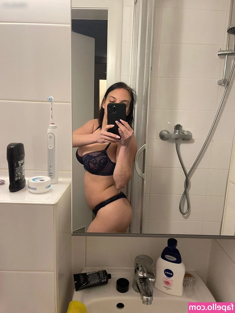 Rike Lisaserotik98 [ rike-lisaserotik98 ] - Fuck me in this position, please.