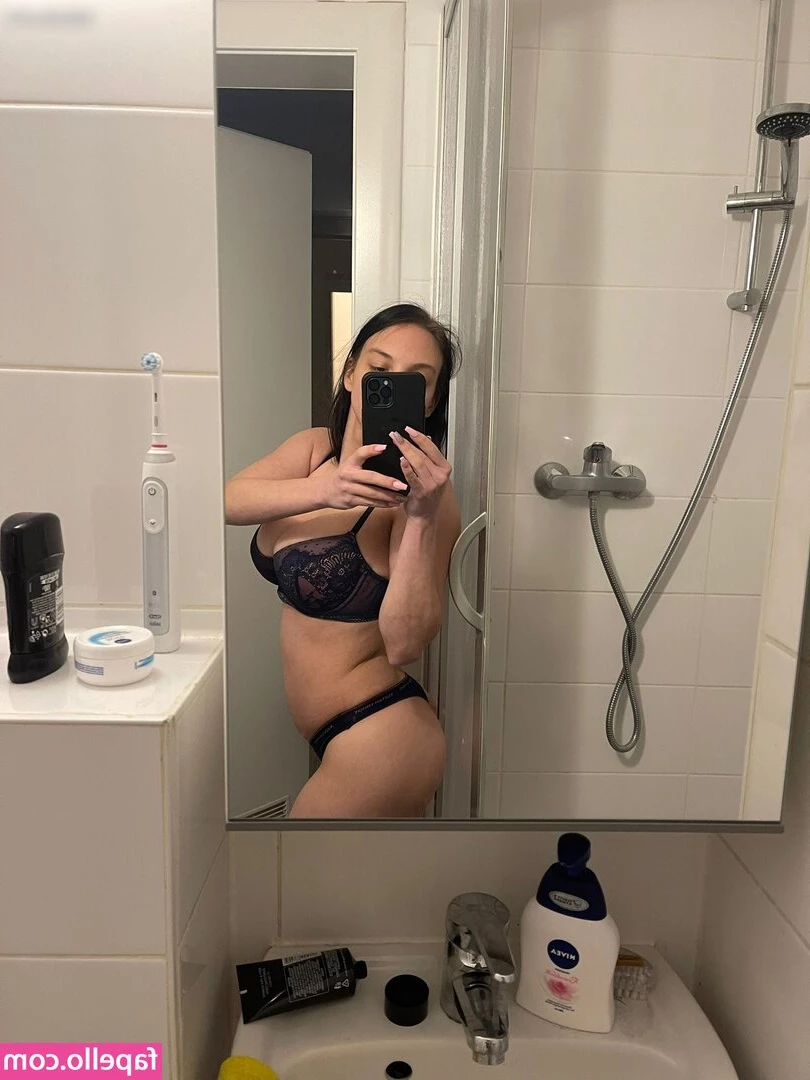 Rike Lisaserotik98 [ rike-lisaserotik98 ] - Any plans for the big game? This week I'm filming a mummification
