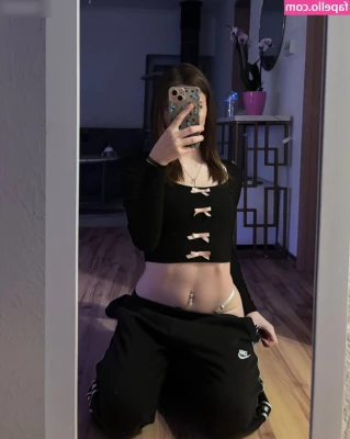 Lucy Müller [ lucy-mller ] - Dropping an 8 dollar ass worship flick tomorrow