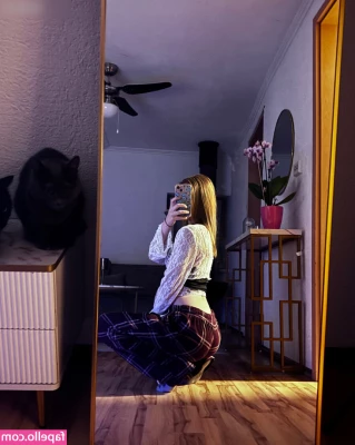 Lucy Müller [ lucy-mller ] - Cum fuck my tight little holes sir