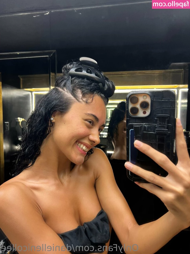daniellenicollee - Good morning babies Unlock this video and listen to my cheeks clap