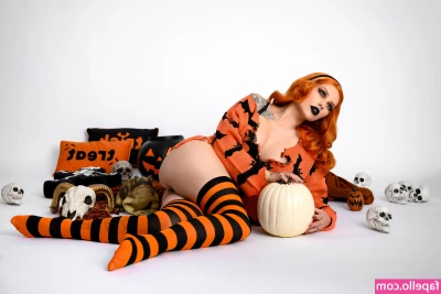 Vera Bambi [ vera-bambi-14 ] - best easter egg you could ever find on easter   filled with pussy