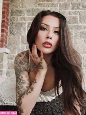 Vera Bambi [ vera-bambi-14 ] - Everybody who wants to see this big Lizzard looking dildo get shoved
