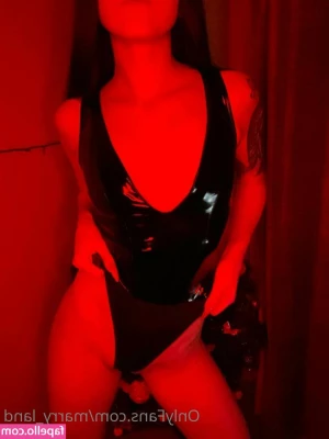 marry_land [ marry-land ] - Anyone else take advantage of airplane bathrooms? 🤤