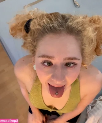 Maryjane Auryn [ maryjane-auryn ] - Guess my bra size part 1
