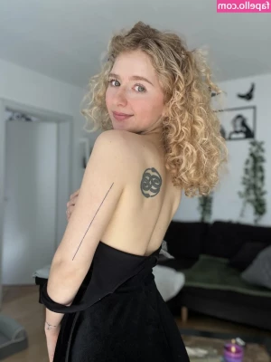 Maryjane Auryn [ maryjane-auryn ] - One of my all time favourite  bum  smile