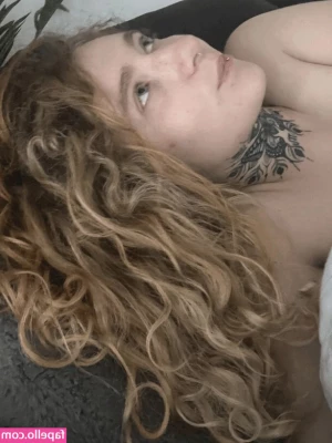 Maryjane Auryn [ maryjane-auryn ] - The red marks when I sit down are crucial