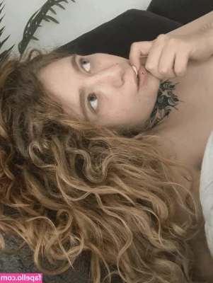 Maryjane Auryn [ maryjane-auryn ] - Go subscribe to my main account for uncensored pics and videos