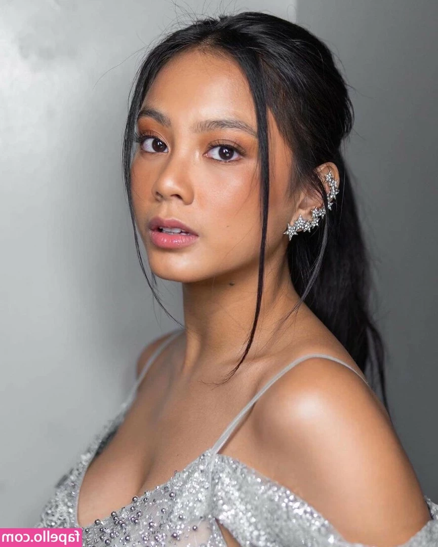 Ylona Garcia [ ylona-garcia ] - Cutie  mona_kimm with beautiful natural boobs  Text her right now her