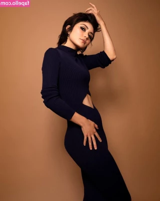 Daniella Pineda [ daniella-pineda ] - Do you think my brother minds that I m wearing his socks