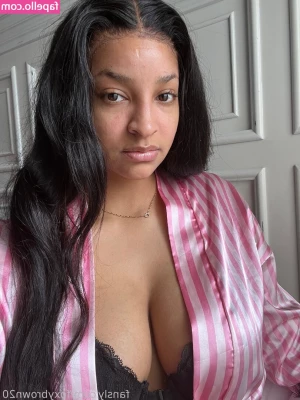 Foxybrown20 - Am I the only naughty one on this site? 😜