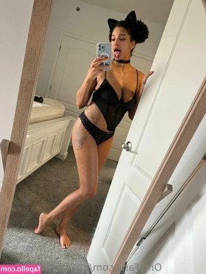 Foxybrown20 - Teasing is important 🪶 even when it’s yourself 😈