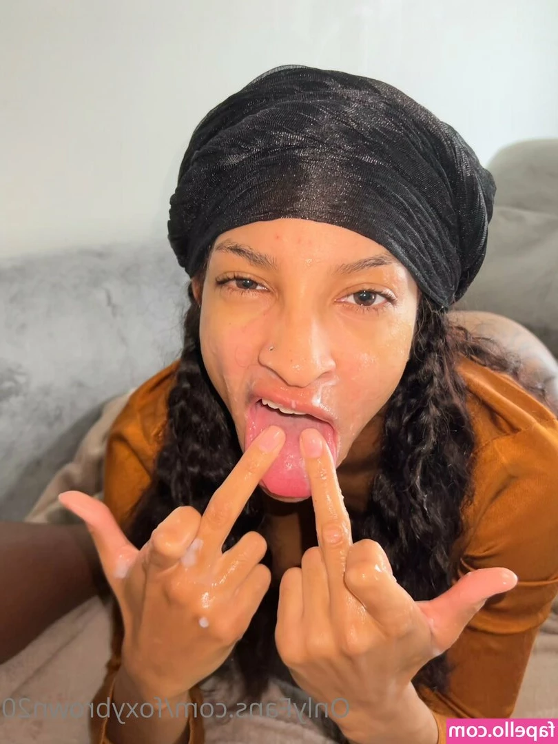 Foxybrown20 - Because some people love to see me rub my feet 👣