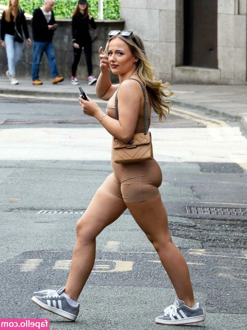 Mia Winward [ mia-winward ] - Swipe through for lots of titties and smiles