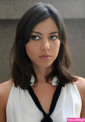 aubreyplaza - Worship us both    femdombrat